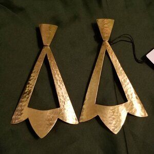 NWT Natori statement clip-on earrings